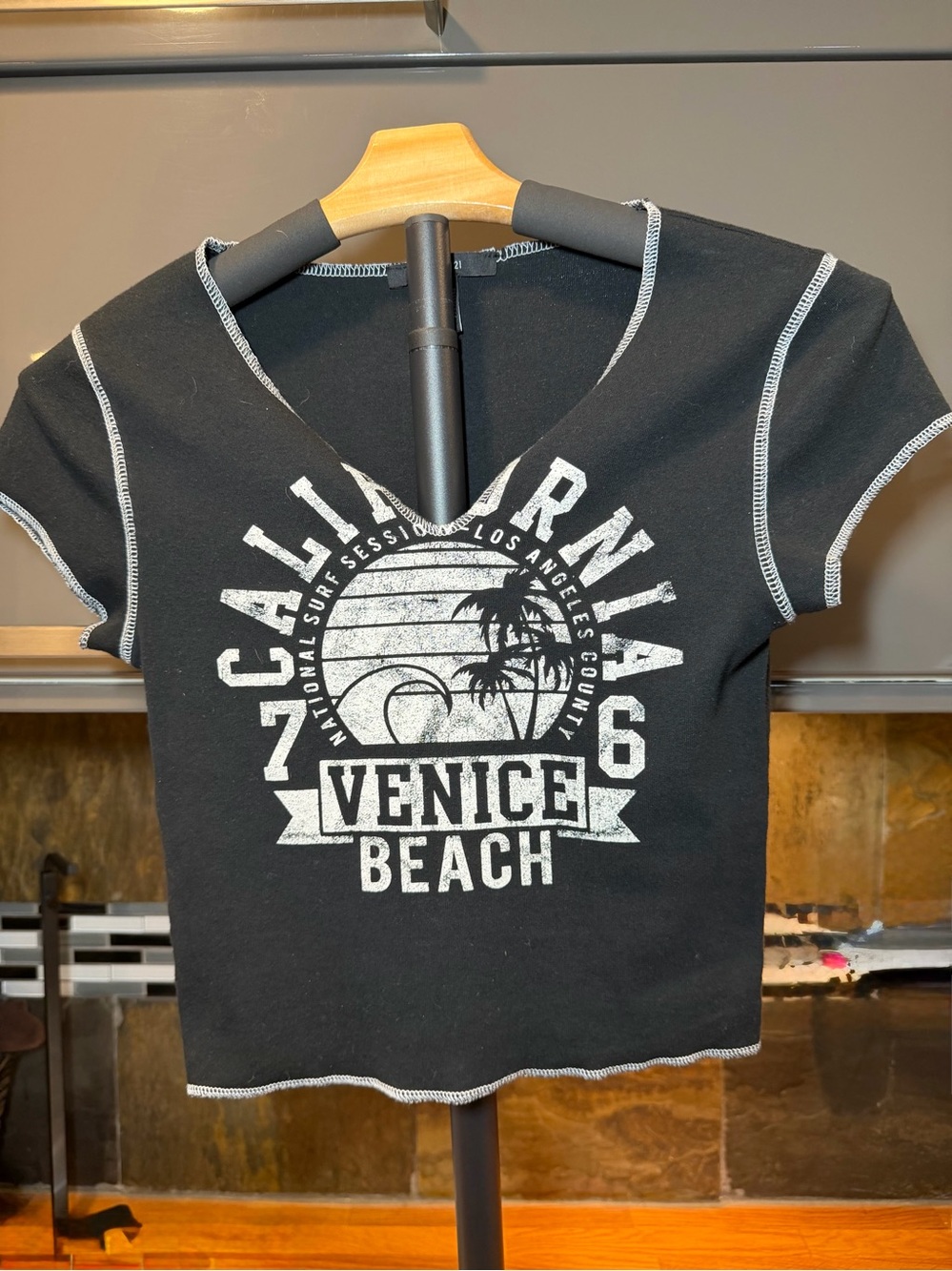 Forever 21 - Venice Beach Graphic V-Neck Crop Top - Black- size small (fair)